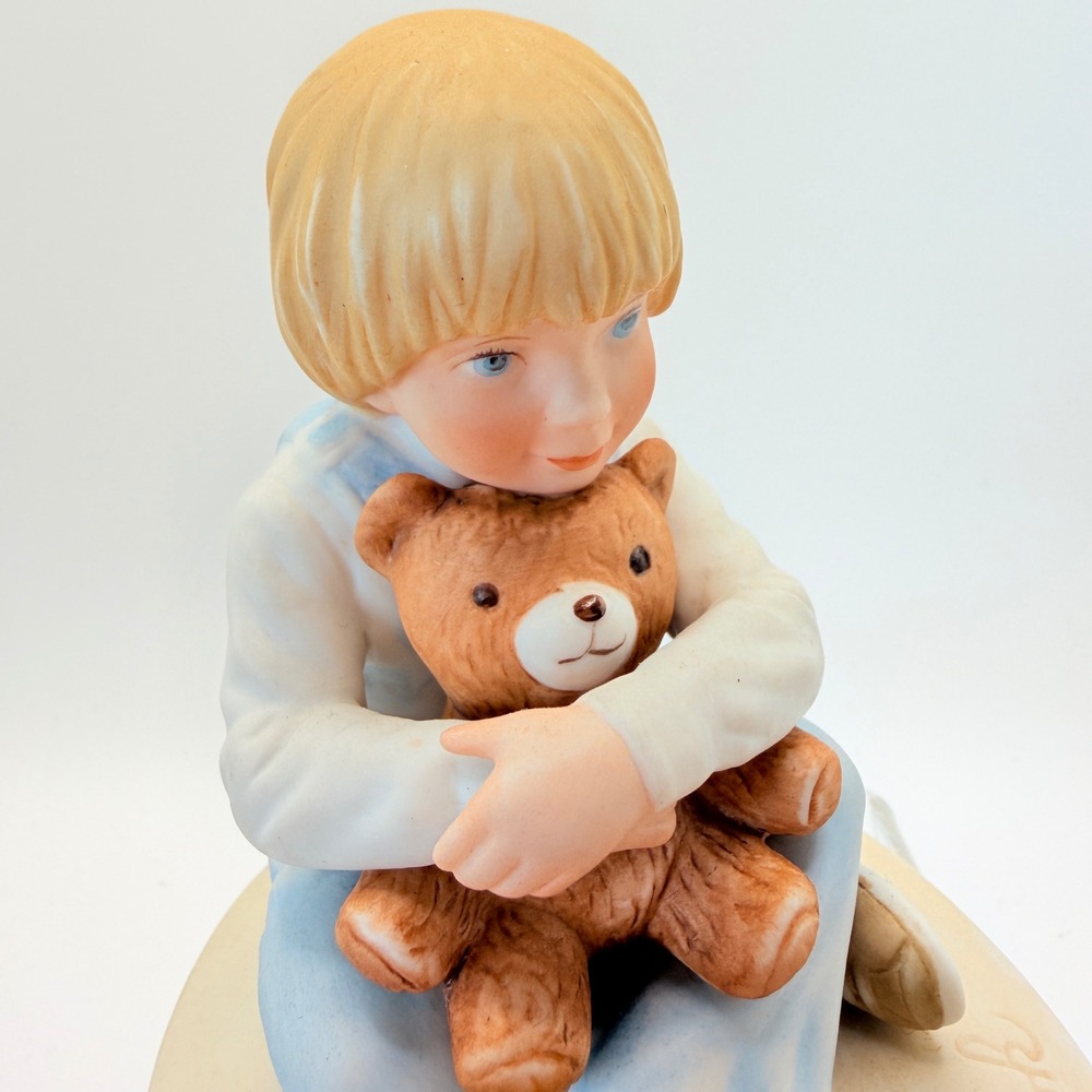 Frances Hook Bear Hug A Child's World  Figurine Roman 1981 Artist Signed